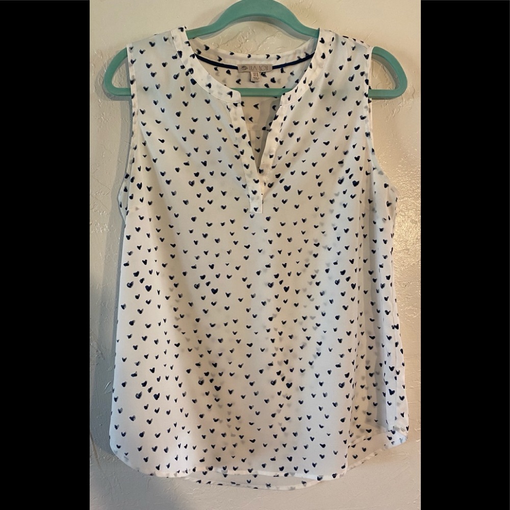 White tank blouse with navy hearts